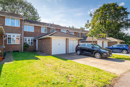 2 bedroom mid terraced house for sale