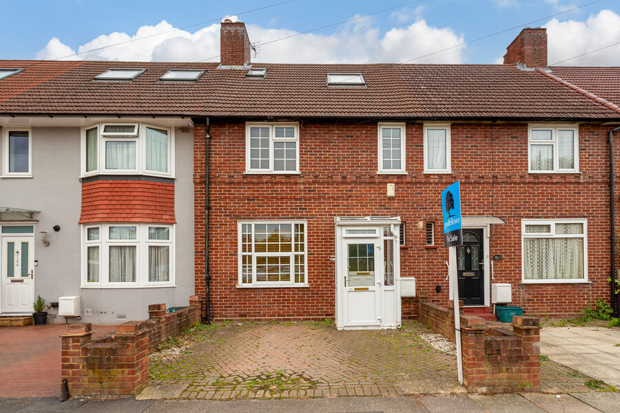 3 bedroom mid terraced house for sale | Glastonbury Road, Morden, SM4