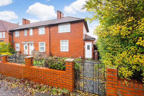 3 bedroom end terraced house for sale