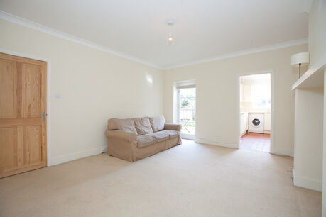 2 bedroom  flat to rent, Available part-furnished from 13/02/2025