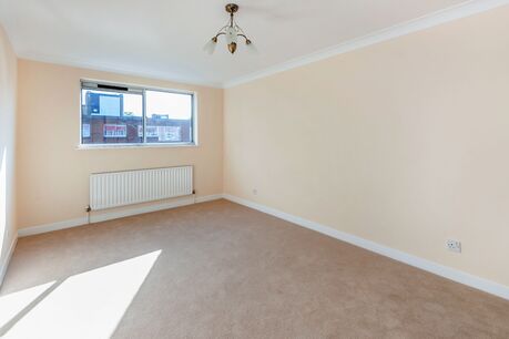 2 bedroom  flat to rent, Available from 03/03/2025