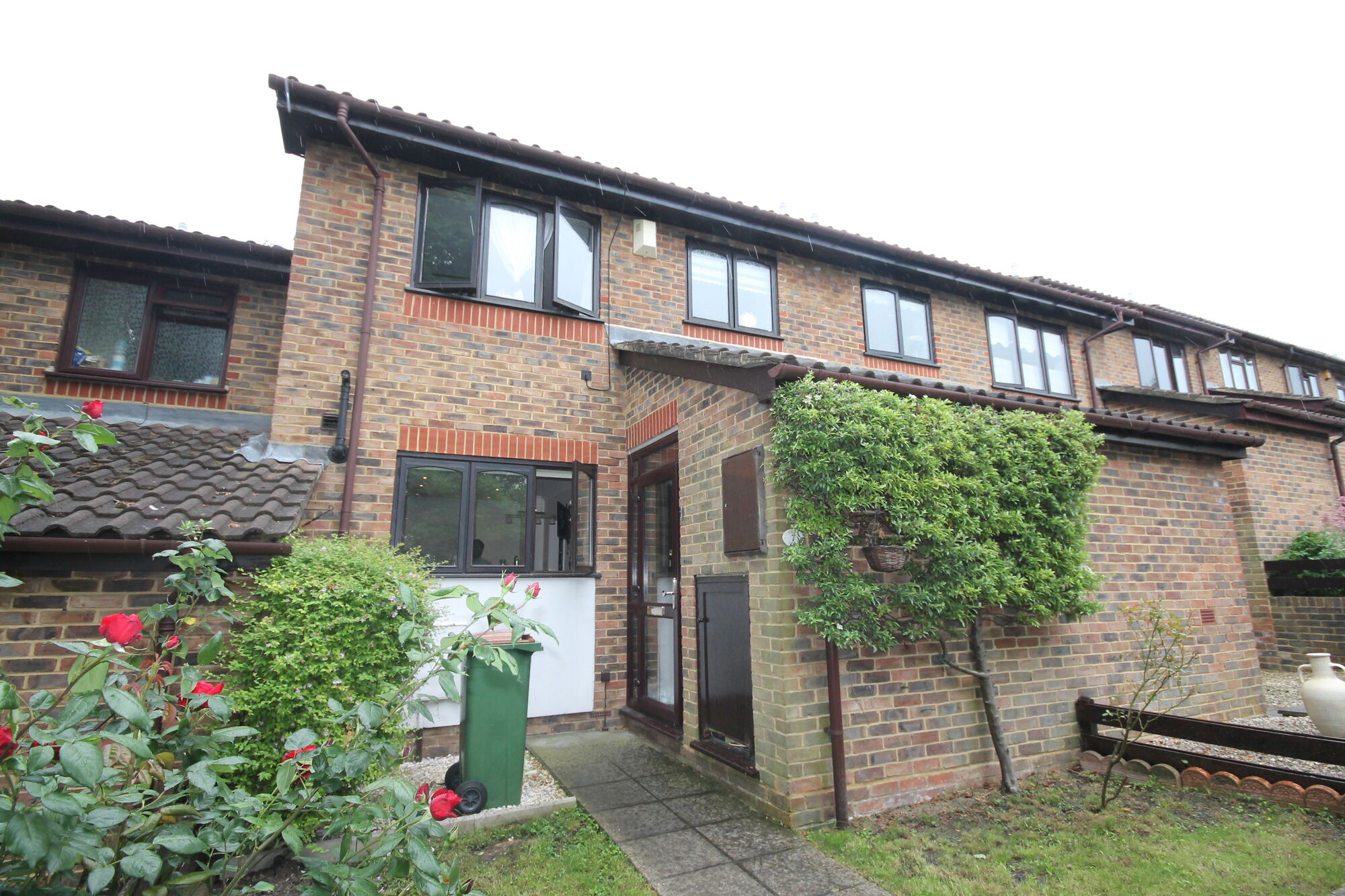 3 bedroom mid terraced house to rent, Available unfurnished from 09/08/2024 Corrib Drive, Sutton, SM1, main image