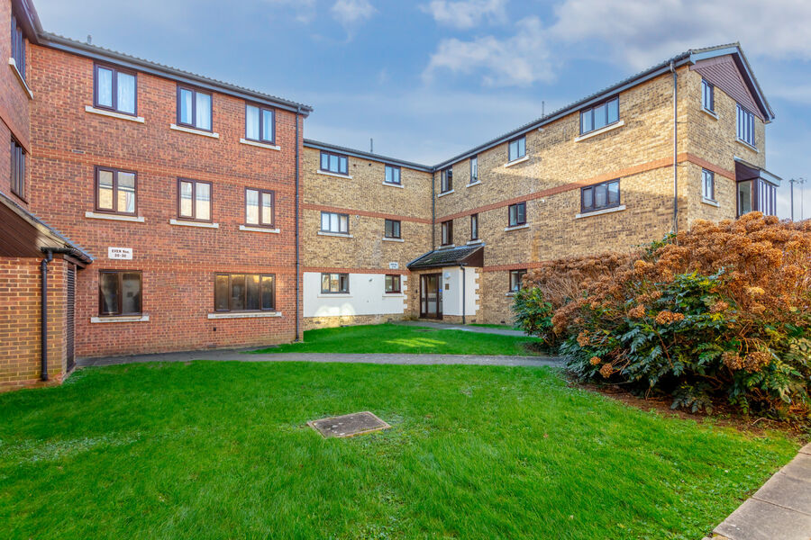 2 bedroom flat for sale Birchwood Close, Morden, SM4