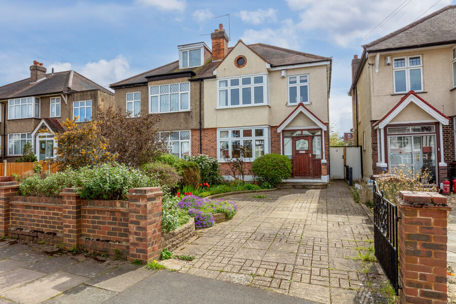 3 bedroom semi detached house for sale Leamington Avenue, Morden, SM4