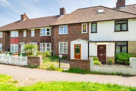 3 bedroom mid terraced house for sale