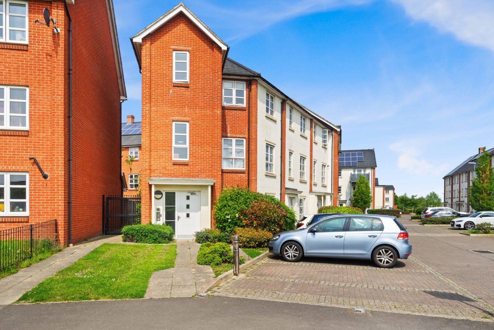 2 bedroom  flat for sale Cotton Close, Mitcham, CR4, main image