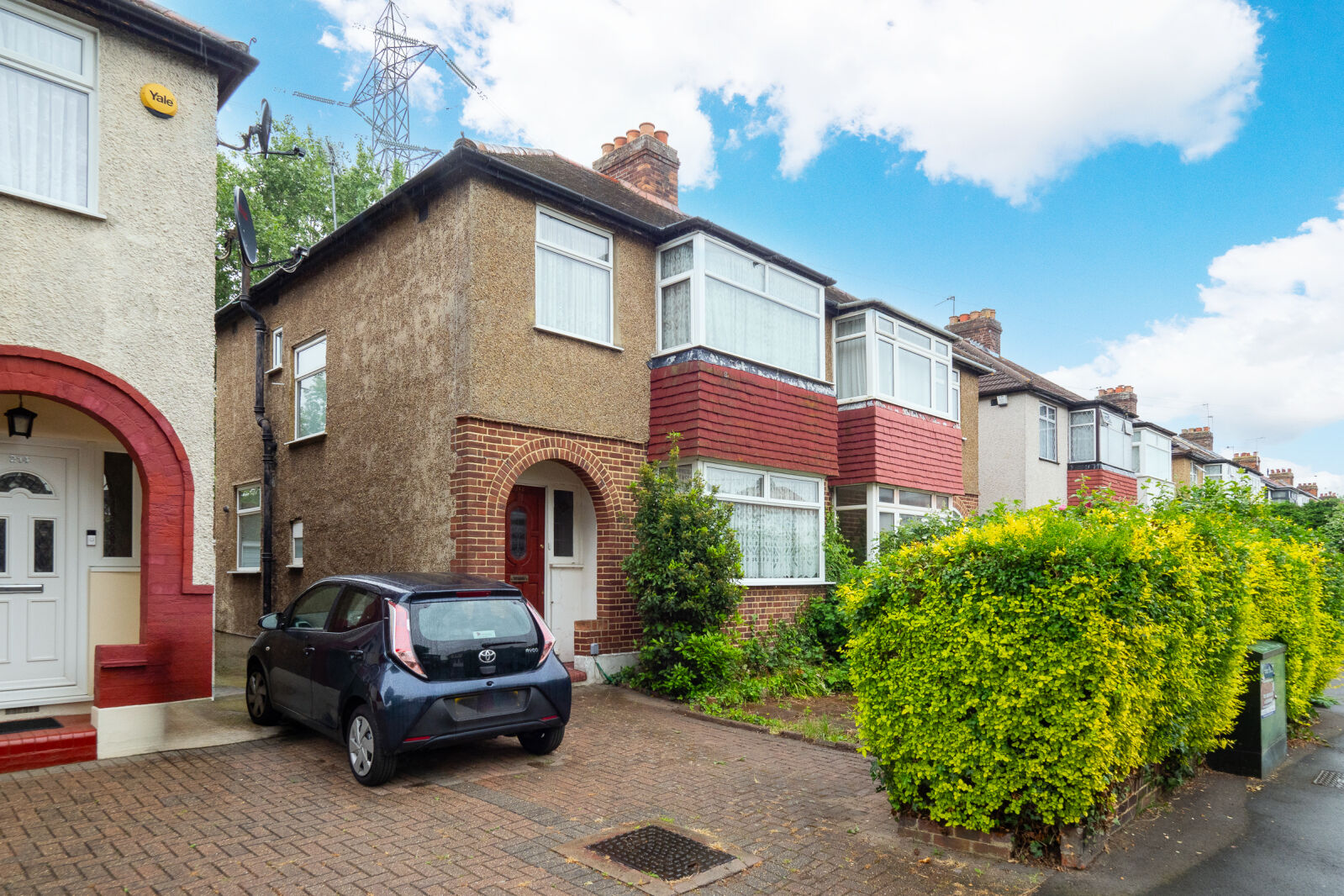 3 bedroom semi detached house for sale Hamilton Avenue, Cheam, SM3, main image