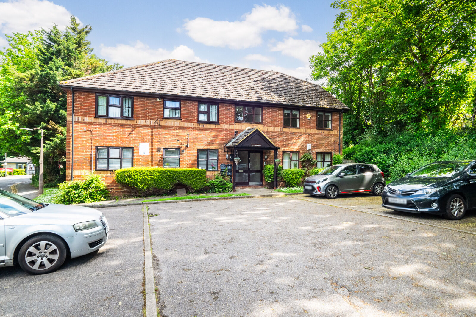 2 bedroom  flat for sale Station Approach, Ewell, KT17, main image