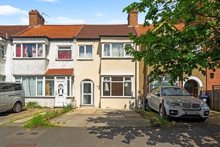 3 bedroom mid terraced house to rent, Available unfurnished now Broadway Gardens, Mitcham, CR4, main image