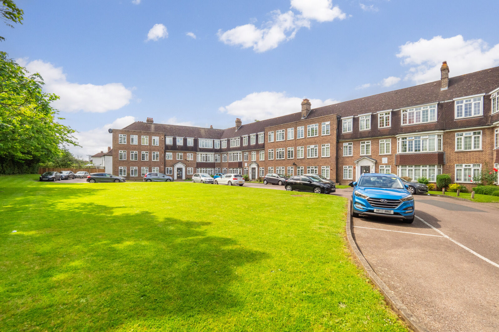 2 bedroom  flat for sale High Street, Cheam, SM3, main image