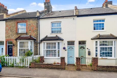 2 bedroom mid terraced house for sale