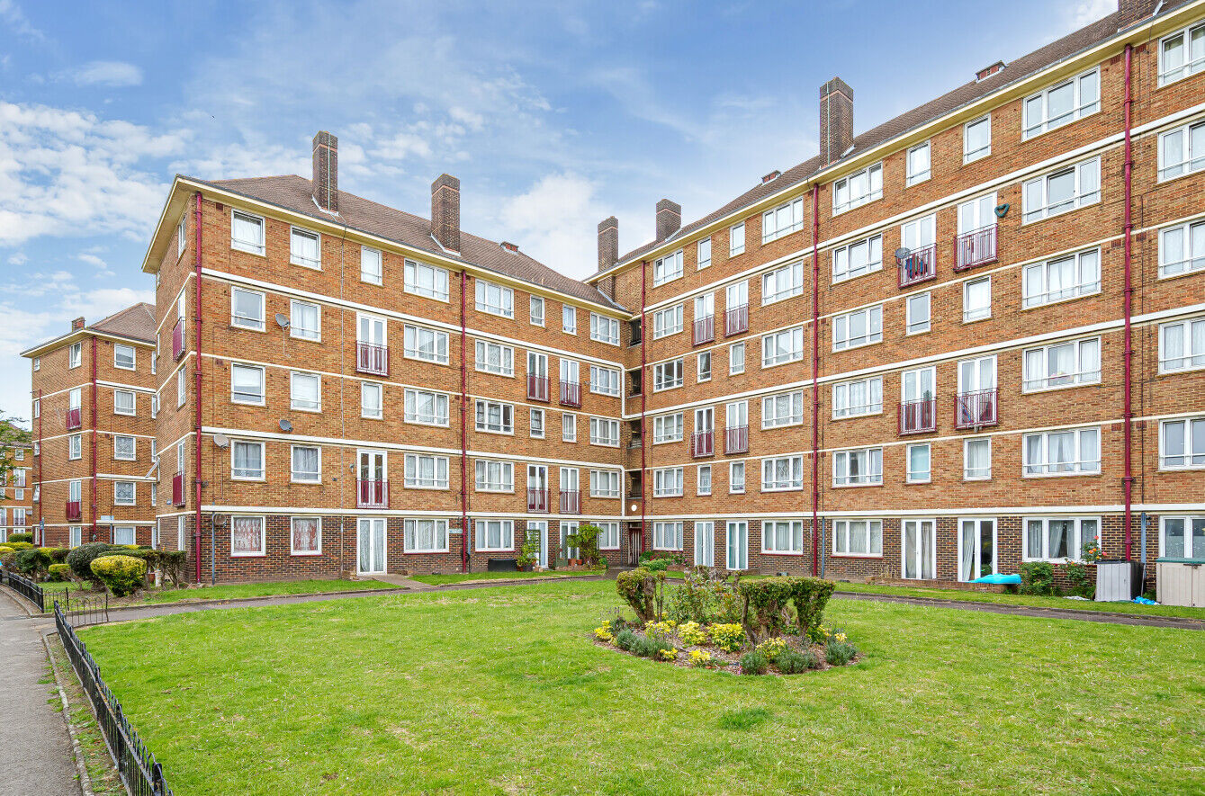 2 bedroom  flat for sale Armfield Crescent, Mitcham, CR4, main image