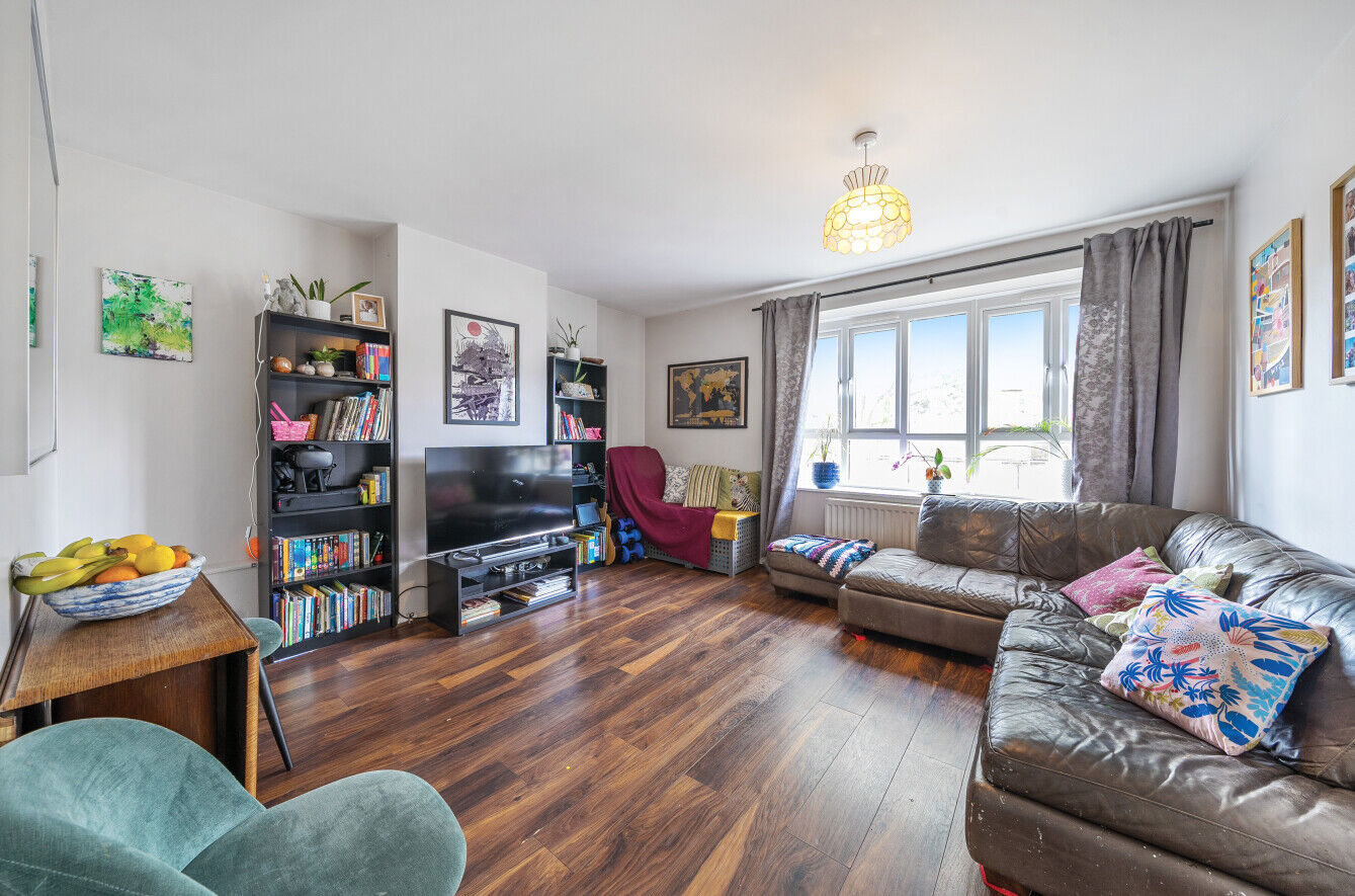 3 bedroom  flat for sale Ravensbury Court, Mitcham, CR4, main image