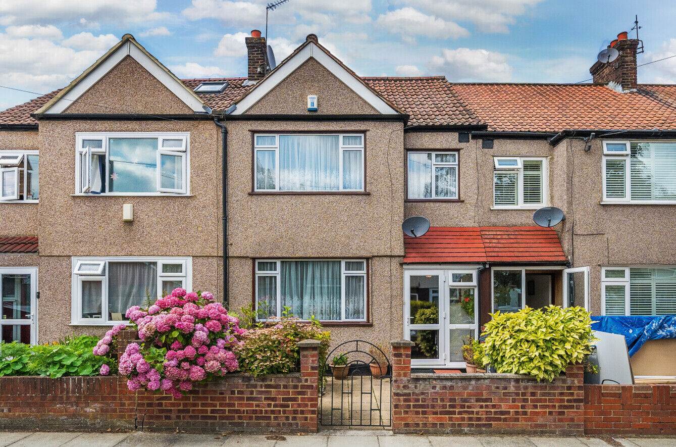 3 bedroom mid terraced house for sale Lexden Road, Mitcham, CR4, main image