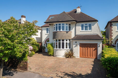 6 bedroom detached house for sale