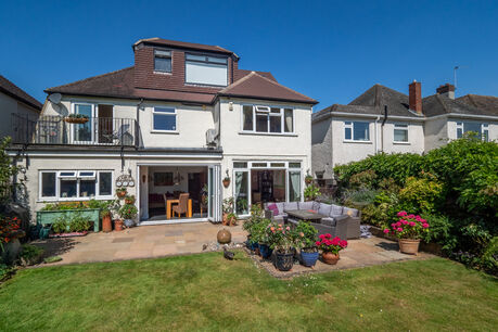 6 bedroom detached house for sale