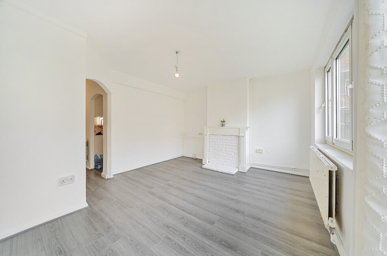 2 bedroom  flat for sale Armfield Crescent, Mitcham, CR4, main image