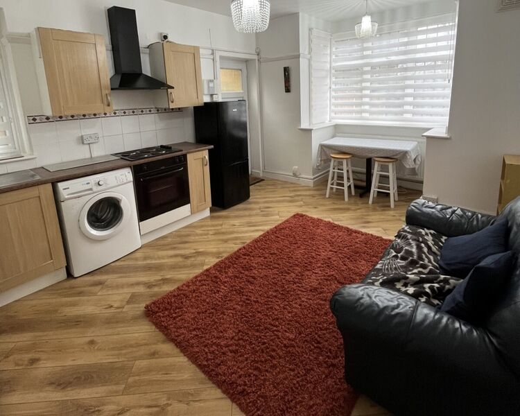 1 bedroom  flat to rent, Available furnished now