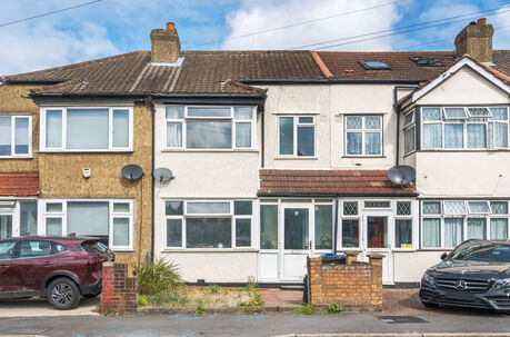 3 bedroom mid terraced house for sale