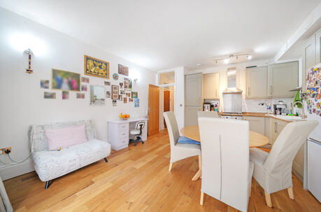 2 bedroom  flat for sale