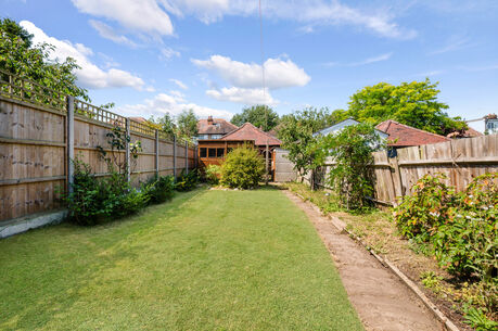 3 bedroom mid terraced house for sale