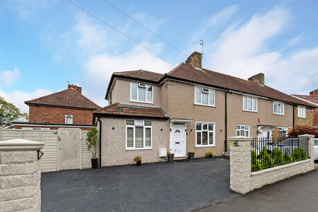 4 bedroom end terraced house for sale