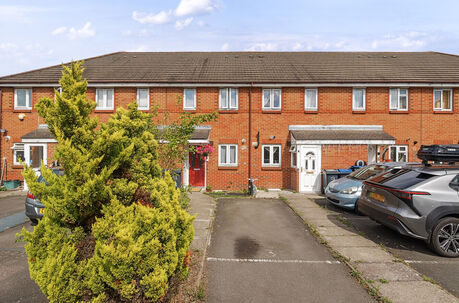 2 bedroom mid terraced house for sale