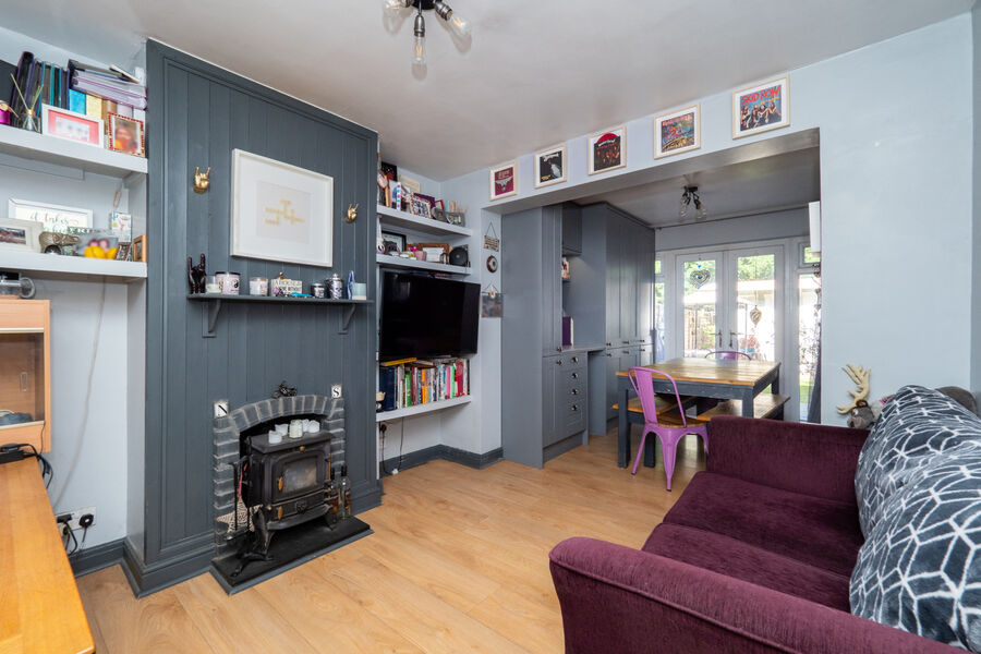 4 bedroom end terraced house for sale