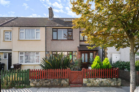 3 bedroom end terraced house for sale