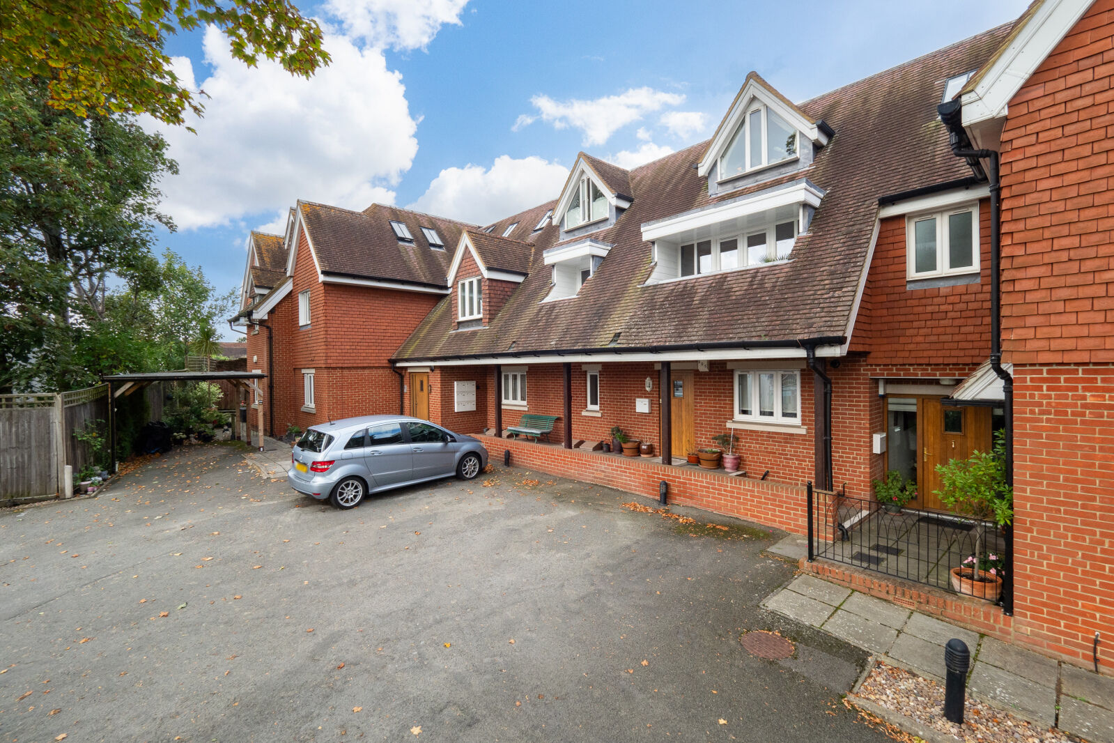 2 bedroom  flat for sale The Broadway, Cheam, SM3, main image