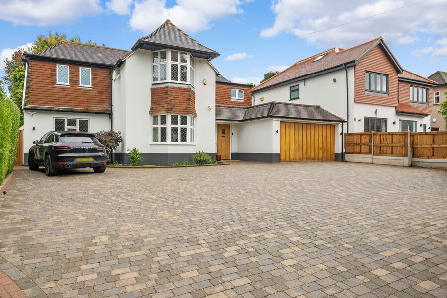 4 bedroom detached house to rent, Available now