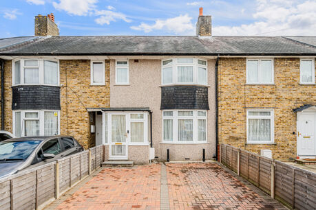 3 bedroom mid terraced house for sale