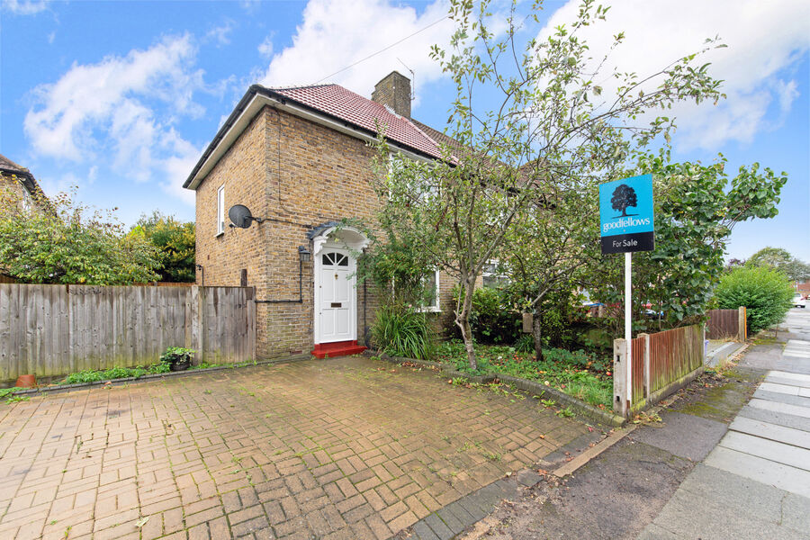 3 bedroom end terraced house for sale