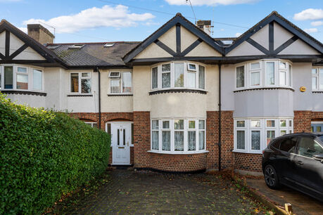 3 bedroom mid terraced house to rent, Available furnished now