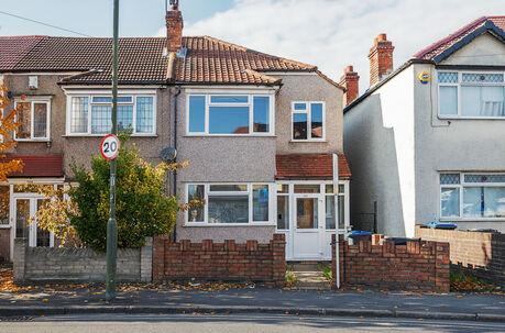 3 bedroom end terraced house for sale