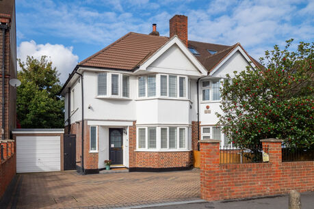 3 bedroom end terraced house for sale