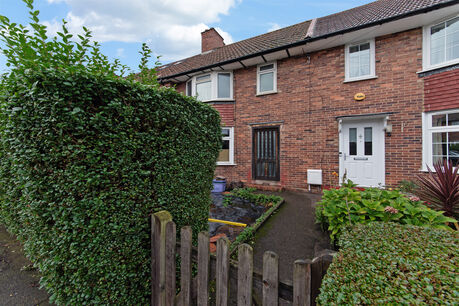 3 bedroom mid terraced house for sale