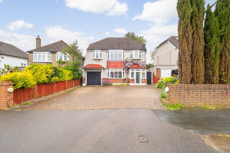 5 bedroom detached house for sale