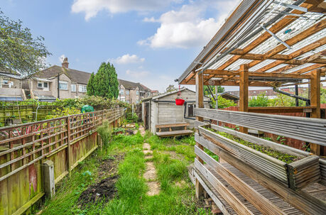 3 bedroom mid terraced house for sale