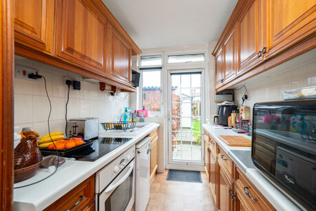 3 bedroom end terraced house for sale