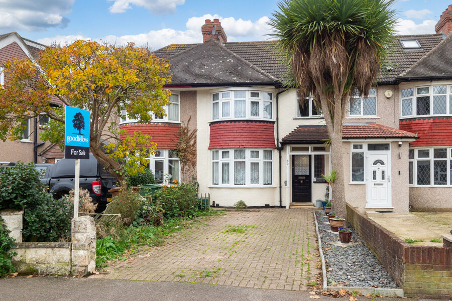 3 bedroom mid terraced house for sale