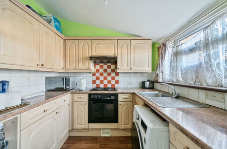 3 bedroom mid terraced house for sale