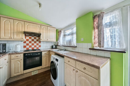 3 bedroom mid terraced house for sale