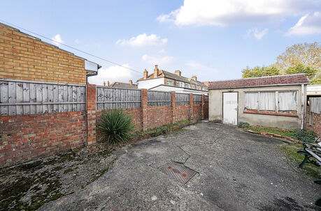 3 bedroom mid terraced house for sale