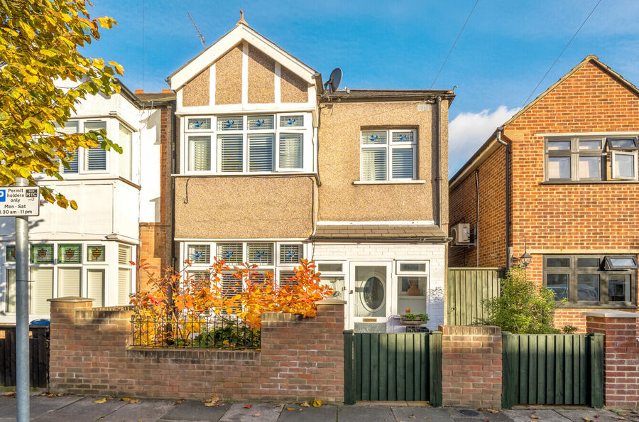 3 bedroom end terraced house for sale