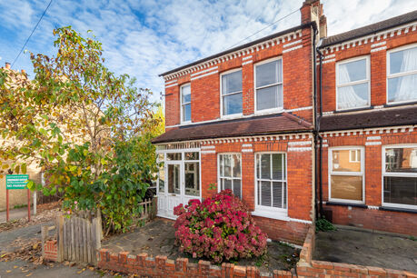 3 bedroom end terraced house for sale