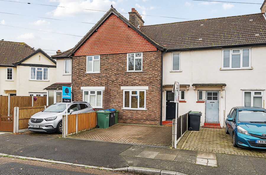 3 bedroom mid terraced house for sale