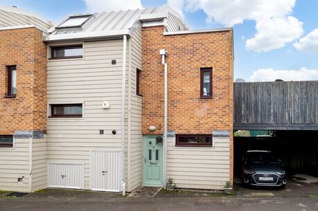 3 bedroom mid terraced house for sale