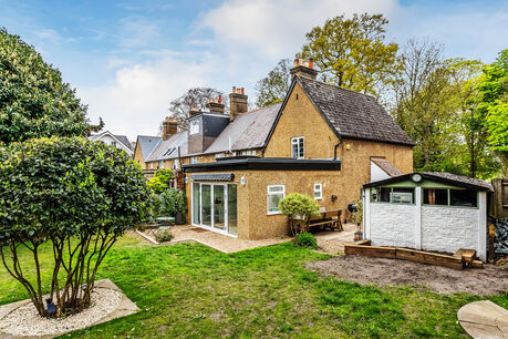 3 bedroom end terraced house for sale