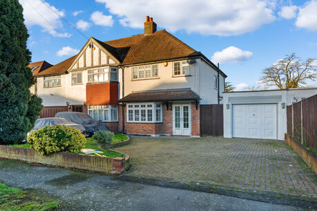 3 bedroom semi detached house to rent, Available unfurnished now